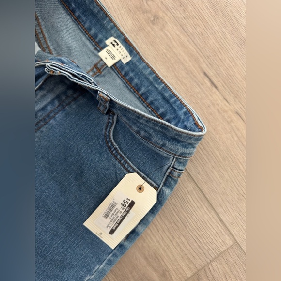 Billabong Blue Jean Shorts with Frayed Hem 🩵 - Picture 4 of 7